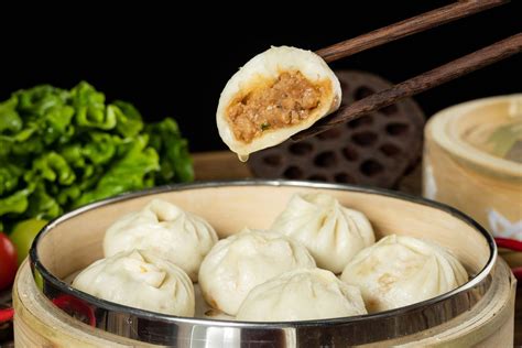  Crossing Culinary Frontiers: Är Xiao Long Bao från Yuxi Staden den Mest Intressanta Dumplingstilen?